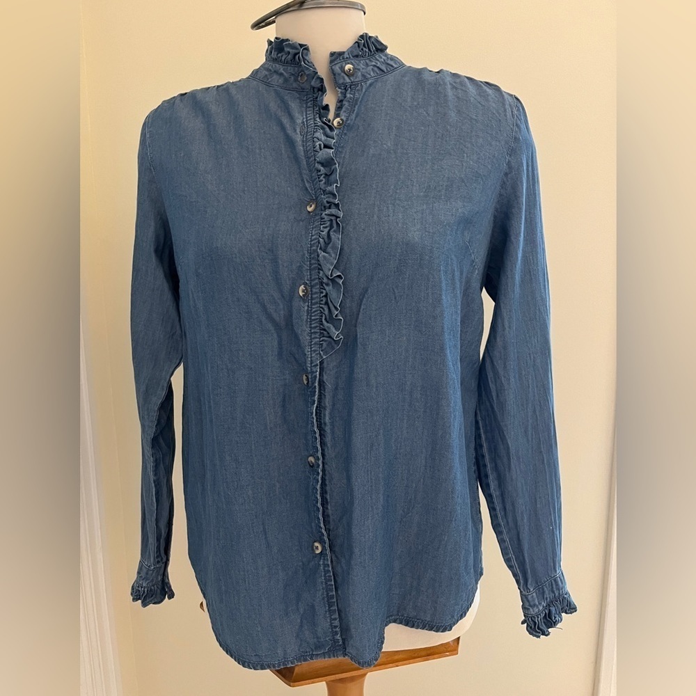RW & Co Jean top with ruffled front sz medium